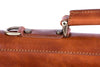 Umhängetasche Leder Braun Griff Detailansicht | Titus' Brief